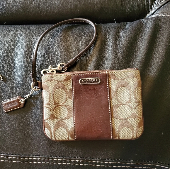 Coach Handbags - Coach Wristlet